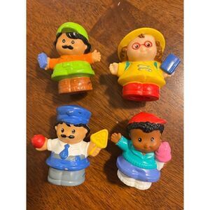 Vintage Fisher Price Luttle People set of 4